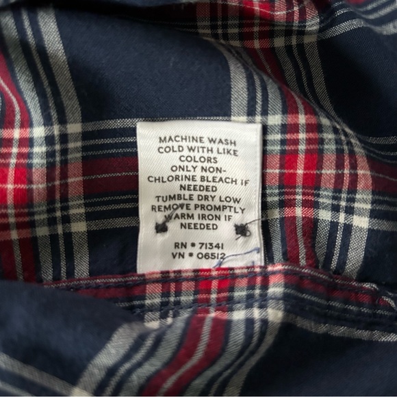 LL Bean Button Down Plaid Shirt
100% cotton
Men’s XL
Navy Red White - Picture 6 of 7